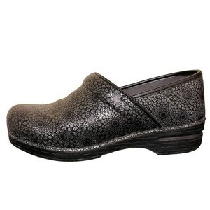 Dansko XP Pro Medallion Black Leather Slip On Clogs Size 42 (U.S. 11.5-12)